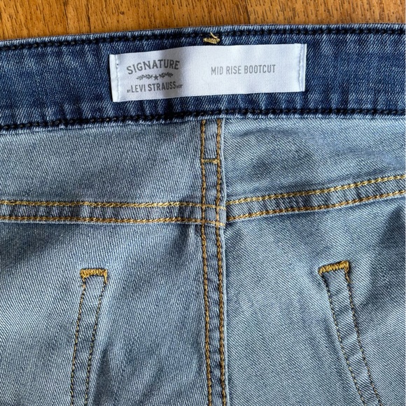Levi’s Mid Rise Bootcut - Picture 3 of 10